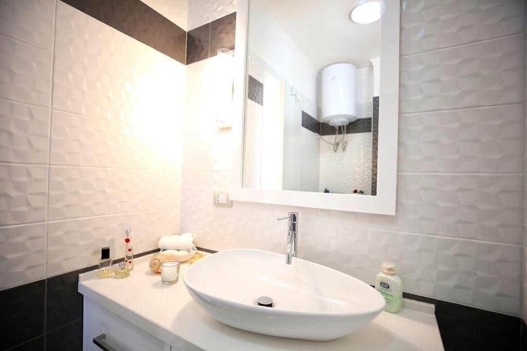 Iris Apartments วญอเรอ ภายนอก รูปภาพ